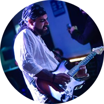 Guitarrista Hugo Vázquez​