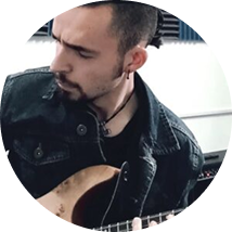 Guitarrista Alejandro Lonngi​